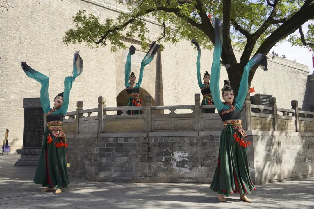 西安旅游:西安城墙国庆氛围别样浓!遍地“中国红” ! 第11张
