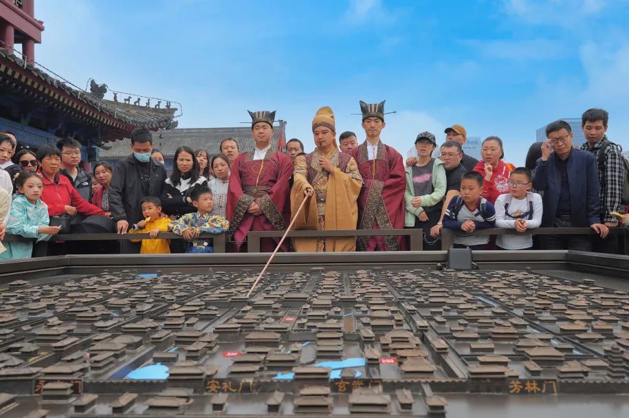 西安旅游:西安城墙国庆氛围别样浓!遍地“中国红” ! 第14张