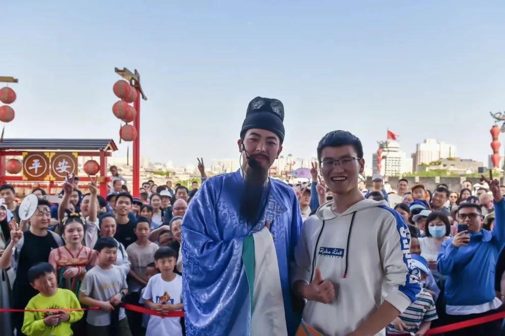 西安旅游:西安城墙国庆氛围别样浓!遍地“中国红” ! 第13张