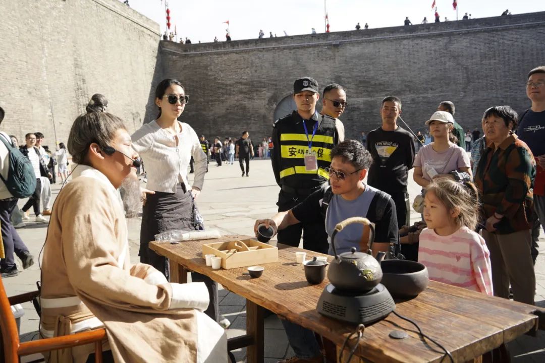 西安旅游:西安城墙国庆氛围别样浓!遍地“中国红” ! 第15张
