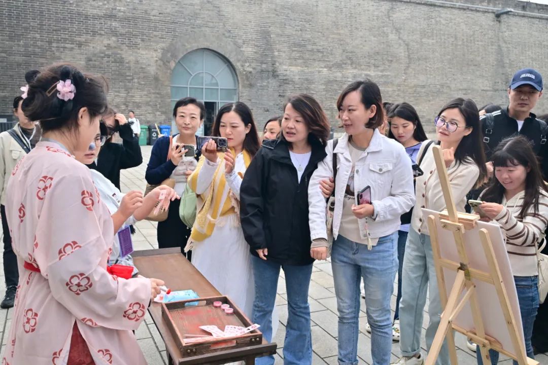 西安旅游:西安城墙国庆氛围别样浓!遍地“中国红” ! 第16张
