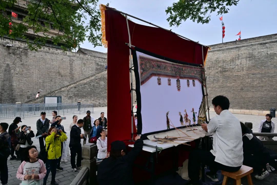 西安旅游:西安城墙国庆氛围别样浓!遍地“中国红” ! 第19张