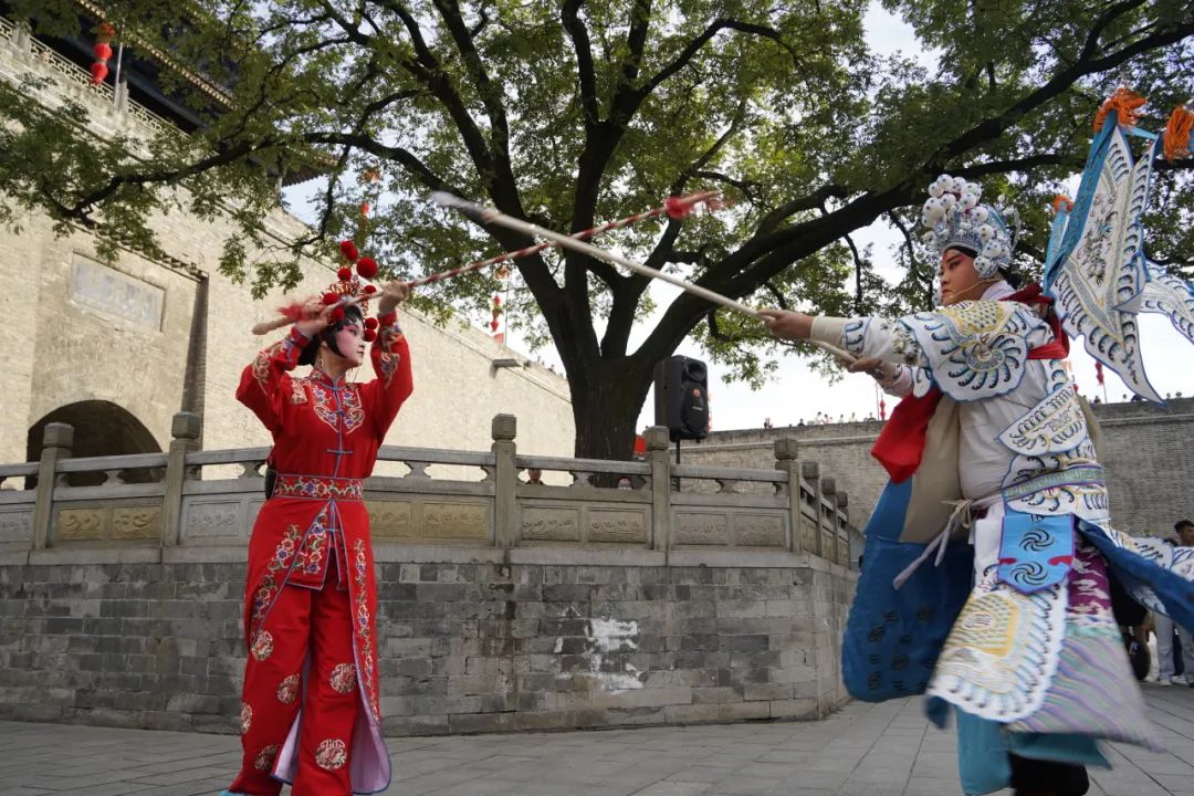 西安旅游:西安城墙国庆氛围别样浓!遍地“中国红” ! 第22张