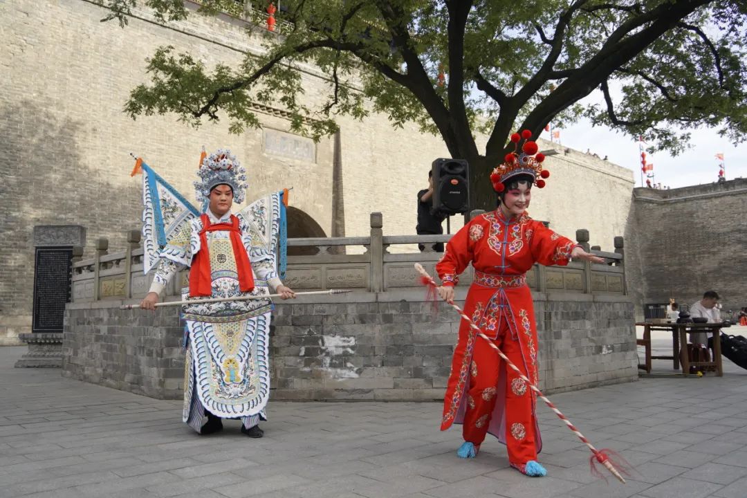 西安旅游:西安城墙国庆氛围别样浓!遍地“中国红” ! 第21张