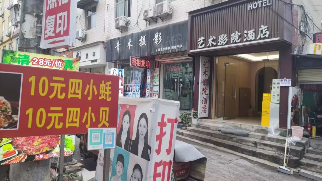 满大街都是行走的大学生？西安美女最多的村子！西安娱乐  第6张