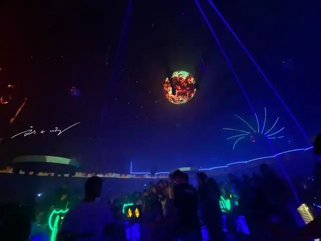 几乎每天爆满，连游客都来打卡？西安最火爆的夜店会所  第1张