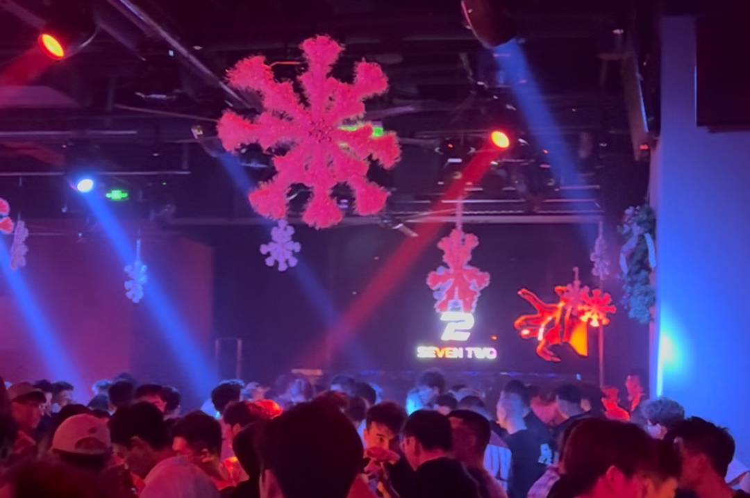 认识帅哥美女去这里就够了！西安seventwo酒吧&餐吧娱乐夜总会-第1张图片