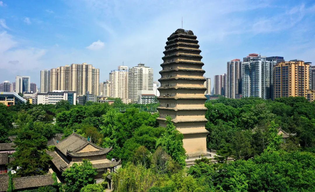 来西安旅游娱乐,千年古韵与烟火人间的完美邂逅——小雁塔 第2张