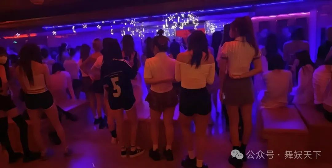 黑灯背后的神秘与争议!带你走进西安黑舞厅会所
