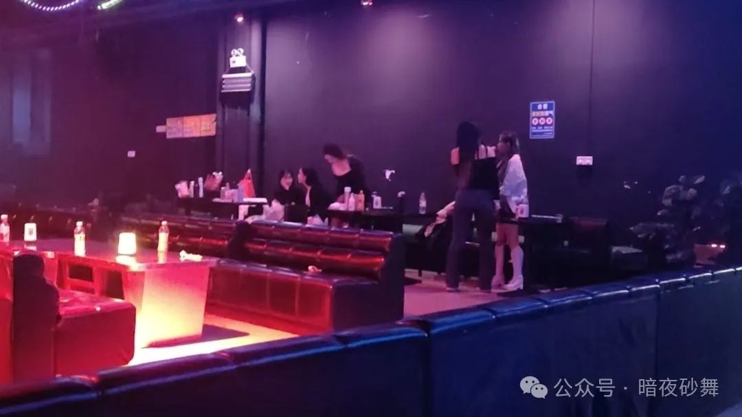 一场与舞女邂逅的独特体验，感受一下砂舞厅的魅力-第4张图片