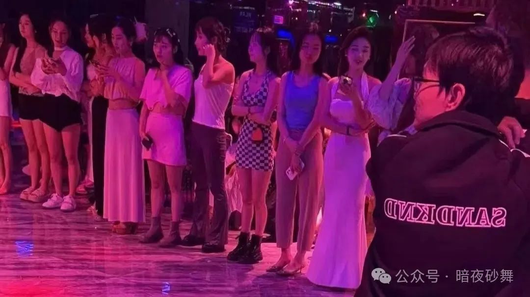 舞厅体验与深度解析,西安砂舞厅会所的神秘之行 第5张
